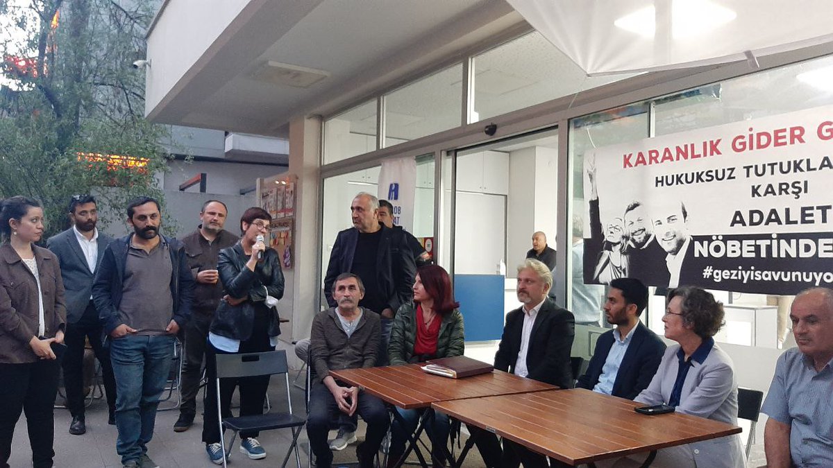 DEMankara's tweet photo. TMMOB'ta devam eden Geziye Özgürlük ve adalet nöbetine, il kadın meclisimiz, il örgütümüz,  milletvekillerimiz @FilizKer ve @MuratCepniHDP ile birlikte dayanışma ziyaretinde bulunduk Gezi yargılanamaz ve gezi davasındaki hukuksuzluğa karşı mücadelemiz devam edecek
@GeziyeOzgurluk https://t.co/vyReQ327q7