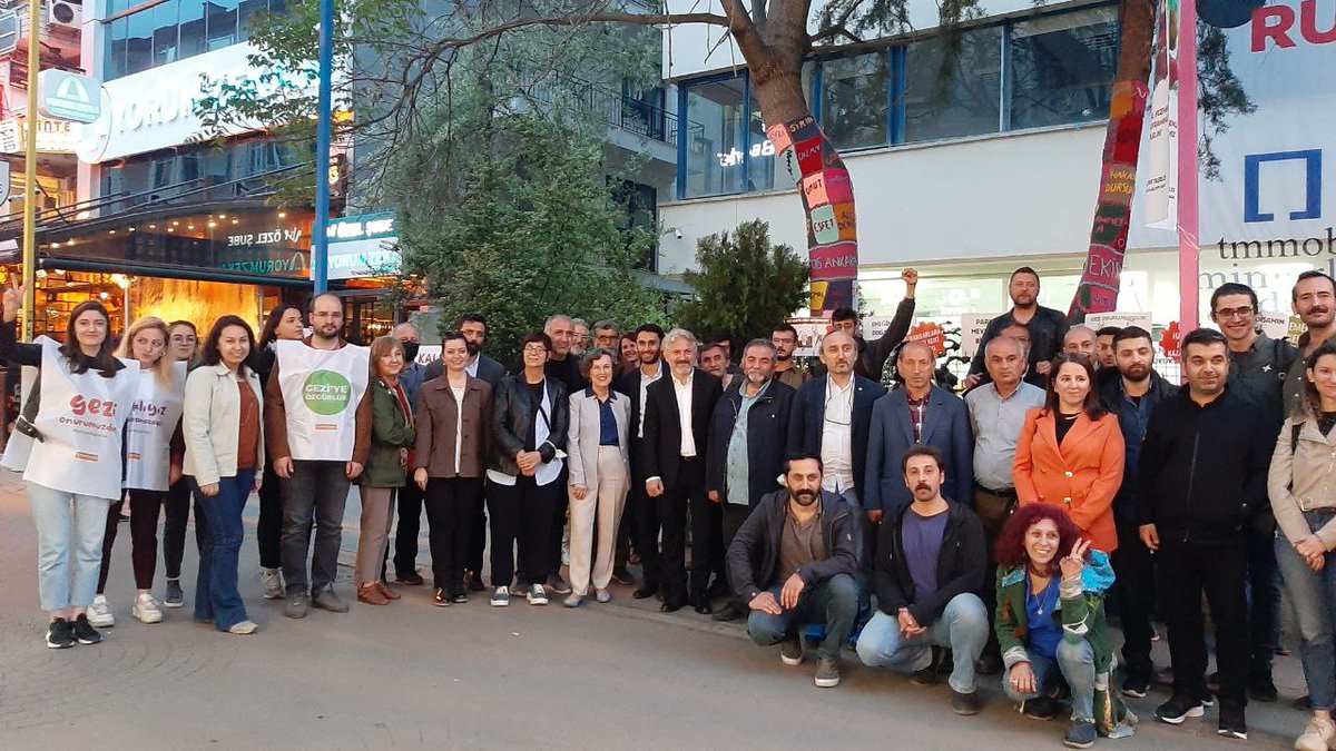 DEMankara's tweet photo. TMMOB'ta devam eden Geziye Özgürlük ve adalet nöbetine, il kadın meclisimiz, il örgütümüz,  milletvekillerimiz @FilizKer ve @MuratCepniHDP ile birlikte dayanışma ziyaretinde bulunduk Gezi yargılanamaz ve gezi davasındaki hukuksuzluğa karşı mücadelemiz devam edecek
@GeziyeOzgurluk https://t.co/vyReQ327q7