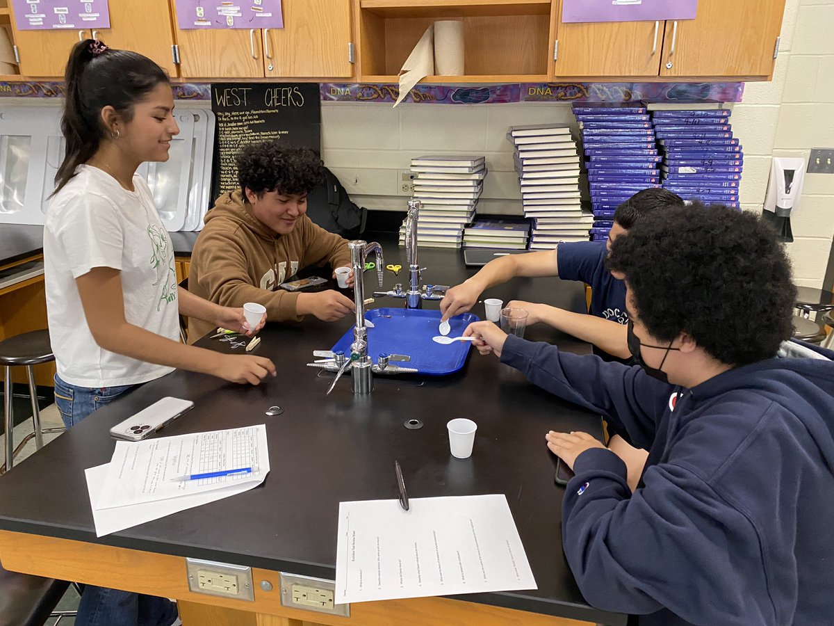 DrWatros's tweet photo. Biology classes modeling natural selection by “feeding” on beans with different “beak” types! #sciencefun #labday @HTSD_West @WeAreHTSD https://t.co/bNfRE9HILl