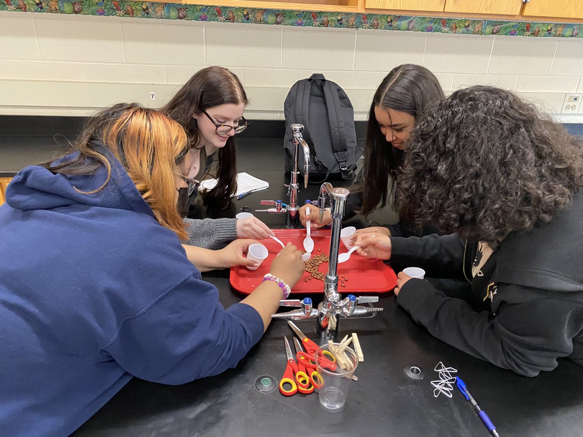 DrWatros's tweet photo. Biology classes modeling natural selection by “feeding” on beans with different “beak” types! #sciencefun #labday @HTSD_West @WeAreHTSD https://t.co/bNfRE9HILl