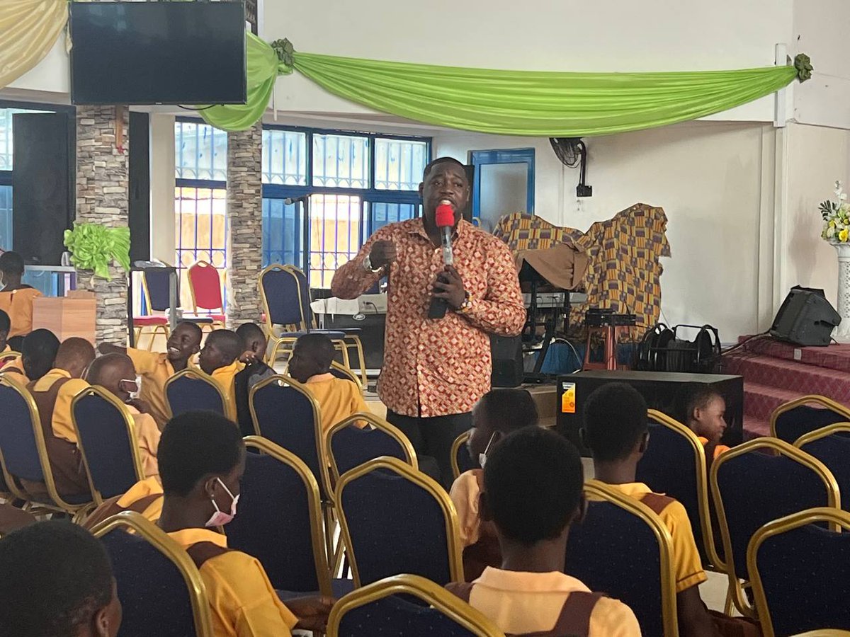 COnlineAfrica's tweet photo. Earlier today @AwoAdvocates of @COnlineAfrica took a number of schools through #OnlineSafety as part of @TelecomsChamber #celebrations . Indeed,young people in schools need their teachers to be their for them when something goes wrong online. #DigiCitizens https://t.co/8ljcEh5bXf