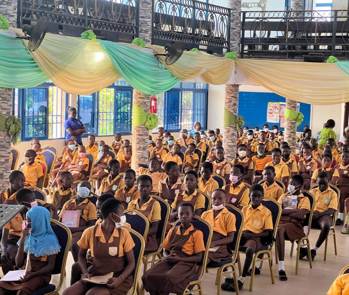 COnlineAfrica's tweet photo. Earlier today @AwoAdvocates of @COnlineAfrica took a number of schools through #OnlineSafety as part of @TelecomsChamber #celebrations . Indeed,young people in schools need their teachers to be their for them when something goes wrong online. #DigiCitizens https://t.co/8ljcEh5bXf