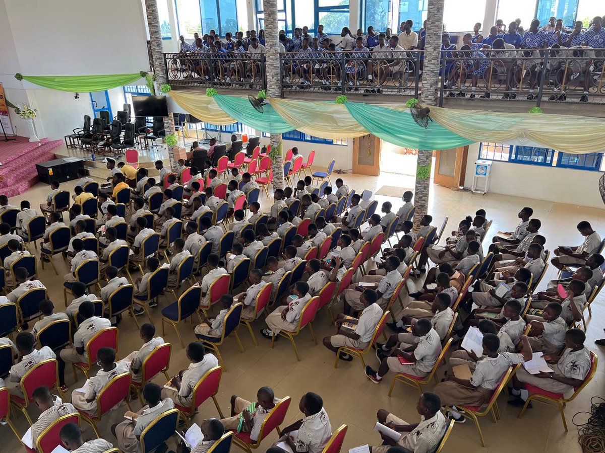 COnlineAfrica's tweet photo. Earlier today @AwoAdvocates of @COnlineAfrica took a number of schools through #OnlineSafety as part of @TelecomsChamber #celebrations . Indeed,young people in schools need their teachers to be their for them when something goes wrong online. #DigiCitizens https://t.co/8ljcEh5bXf