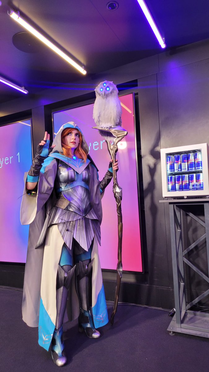 NissaCosplay's tweet photo. Kasmina is ready for Red Bull #GetBuffed starting in just under 20 minutes from this tweet 😎
@RedBullCH https://t.co/IjxUWEeLxb