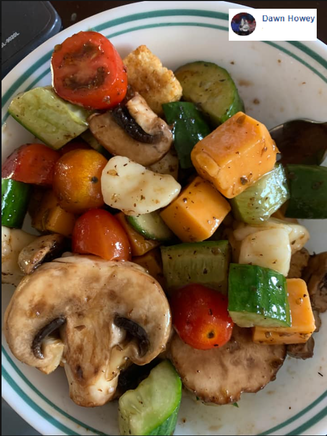 ChefTimFoods's tweet photo. Yummy... looks like a delicious salad! Thanks for posting @Dawn Howey
#CustomerPhoto #ThankYou #OurCustomersAreTheBest
#ChefTimsSweetBalsamicVinaigrette
#ChefTimFoods #familyowned
#ShakeShakeShakeDontRefrigerate
#glutenfree #DressingAndMarinade https://t.co/bG5xoRMLfq