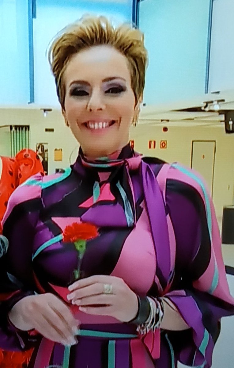 DiLaVerdad19's tweet image. Si es que está preciosa, elegante guapísima y acertada 💯
😍😍😍😍😍💜💜💜💜💜🌹

#APOYOROCIO11M 
#MujerescantanaRocioJurado