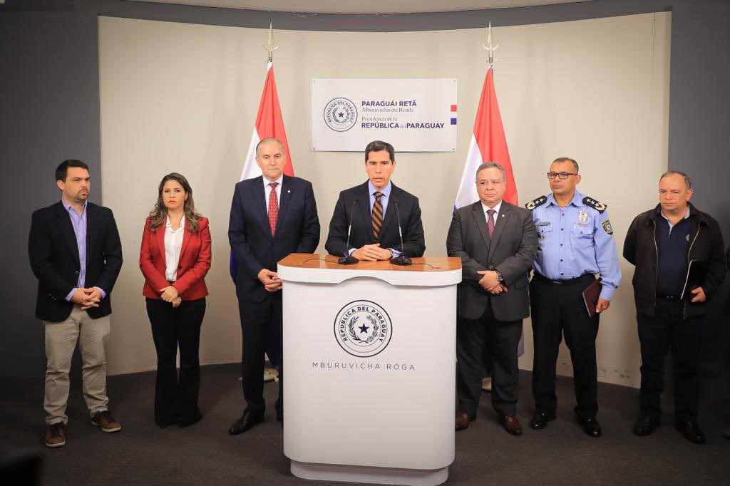 El equipo de seguridad informó al Pdte. <a href="/MaritoAbdo/">Marito Abdo</a> sobre los avances investigativos del atentado contra el Fiscal Marcelo Pecci. El ministro del Interior <a href="/FedericoA_GF/">Federico A. González</a> remarcó que no se escatimarán esfuerzos para aclarar el caso y combatir frontalmente al crimen organizado.