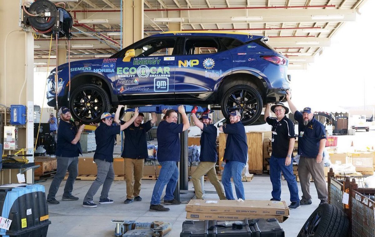 EcoCARChallenge's tweet photo. DAY 3: Good morning from the @GM Desert Proving Ground! It’s Day 3 of competition and teams are making their way through Vehicle Technical Inspections and moving on to Vehicle Testing Events! 

#Year4Competition #BlazerShowdown https://t.co/E1CCTk63bh