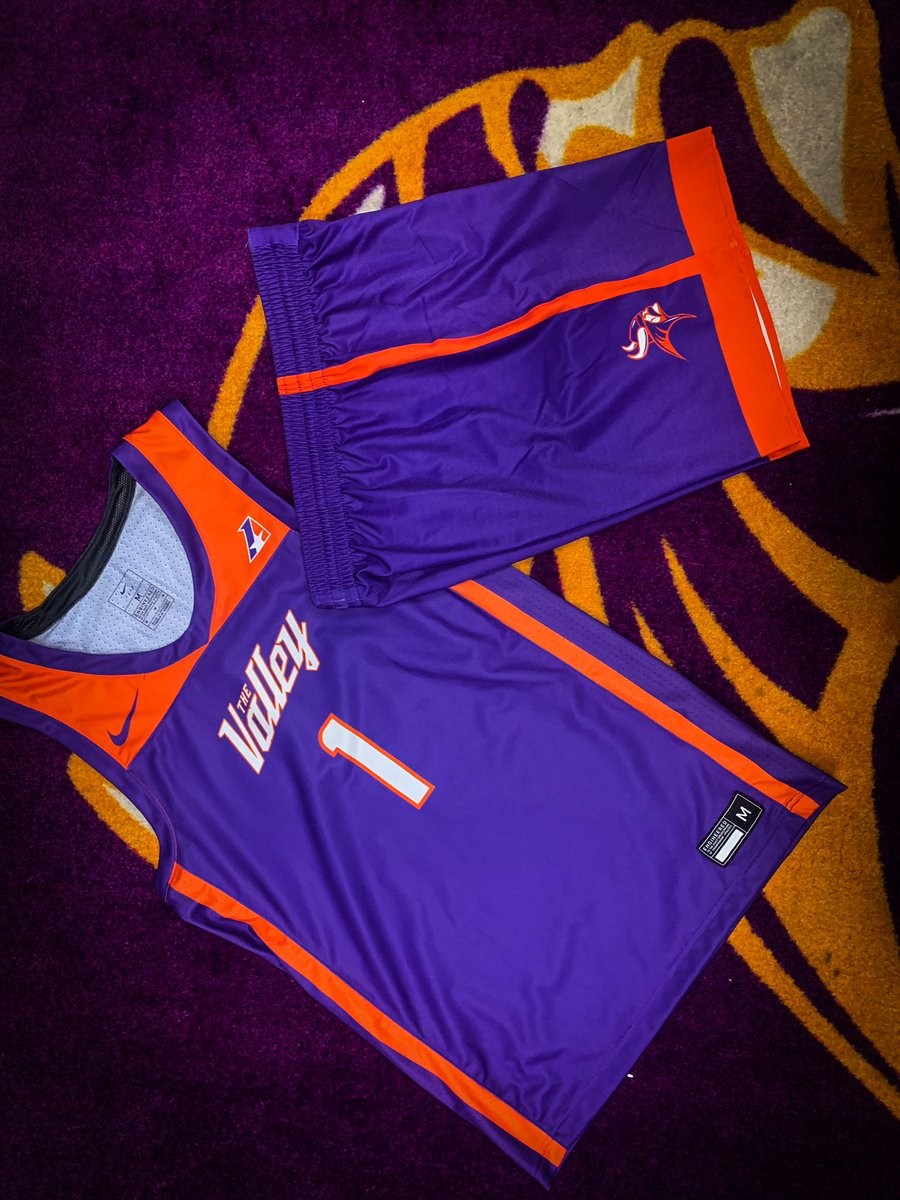 mvcbball's tweet photo. πππππ ππ π₯ππ βππΈπππΌπ πΌπ»ππππββ π¦ππππ π£ππ€! #VikesUp #ValleyWillRoll #Sofreshandclean https://t.co/uYe99JaUna