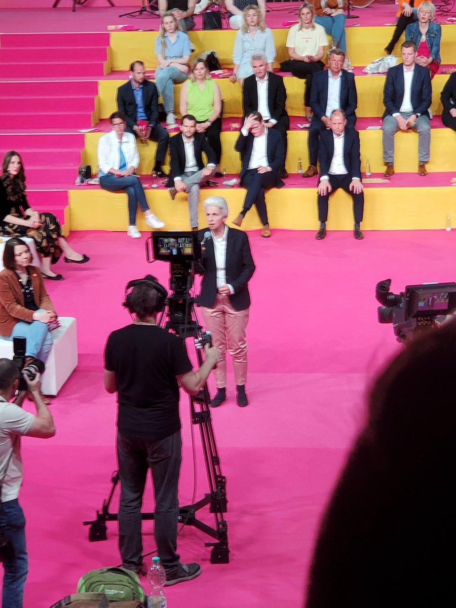 .<a href="/MAStrackZi/">Marie-Agnes Strack-Zimmermann</a> mit dem Apell, dass #Freiheit auch mit schweren Waffen verteidigt werden muss. 
#vonhierausweiter