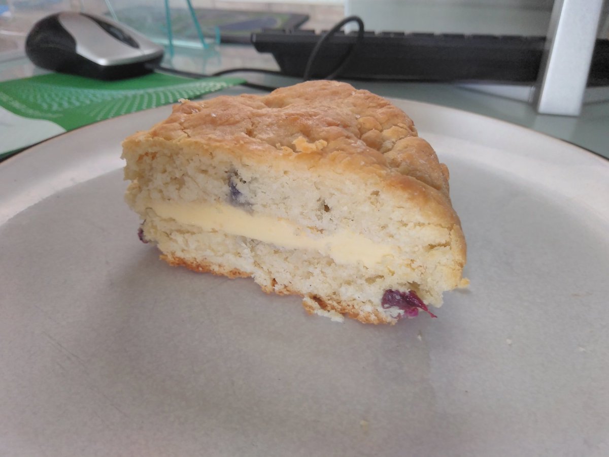 rogerdrags's tweet photo. Working lunch today, devouring Chef Ruby's freshly baked Blueberry Scones #scones #baking #fiercefood #lunch #chefruby #djroger https://t.co/Xone3yHpvN