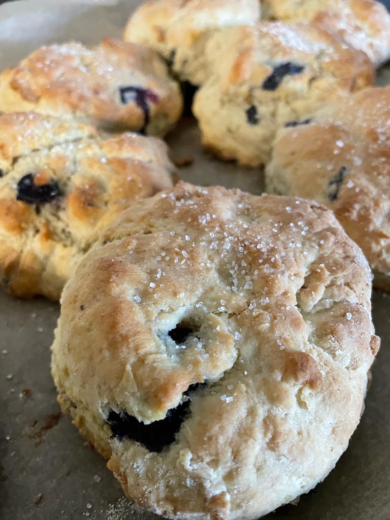 rogerdrags's tweet photo. Working lunch today, devouring Chef Ruby's freshly baked Blueberry Scones #scones #baking #fiercefood #lunch #chefruby #djroger https://t.co/Xone3yHpvN