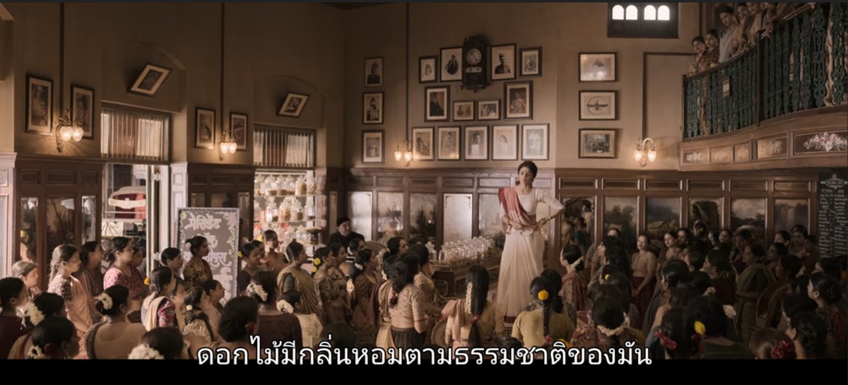 JanePippi's tweet photo. ดีมากๆ ภาพสวย ประโยคคมๆ ตีแผ่ชะตากรรมของผู้หญิงมาก นางเอกแข็งแรงมาก เริดสุด มีฉากหนึ่งนางเอกบอกว่ามัดขาศพเพื่อนนางให้ดีๆ ผู้ชายข้างนอกนั่นแม้แต่ศพก็ไม่เว้น 
โหดสัด #คังคุไบ https://t.co/iEyk43MZY1