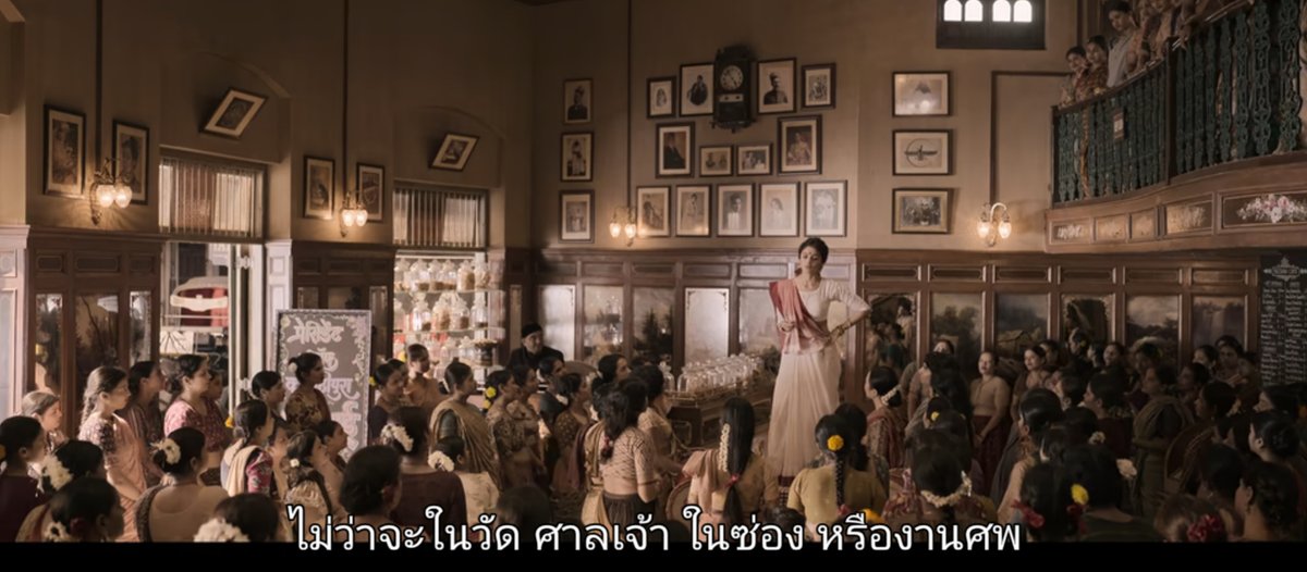 JanePippi's tweet photo. ดีมากๆ ภาพสวย ประโยคคมๆ ตีแผ่ชะตากรรมของผู้หญิงมาก นางเอกแข็งแรงมาก เริดสุด มีฉากหนึ่งนางเอกบอกว่ามัดขาศพเพื่อนนางให้ดีๆ ผู้ชายข้างนอกนั่นแม้แต่ศพก็ไม่เว้น 
โหดสัด #คังคุไบ https://t.co/iEyk43MZY1