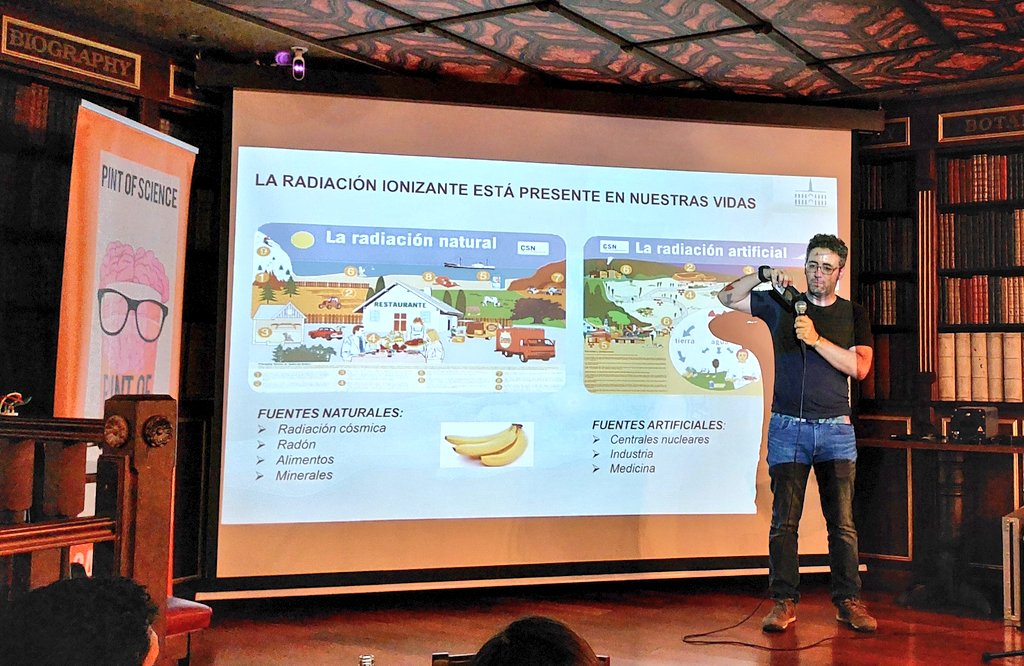 UJIuniversitat's tweet photo. Y comenzamos @pintofscienceES Castellón con @dvdreinado (@chpcastellon), un friki con 'Física por todas partes: ¡hasta en los hospitales!'. #Pint22cas #Pint22es
Ojo... con las quemaduras solares! Somos radiactivos, pero equilibrados... 🙃😅 https://t.co/lBs4j0iJTl