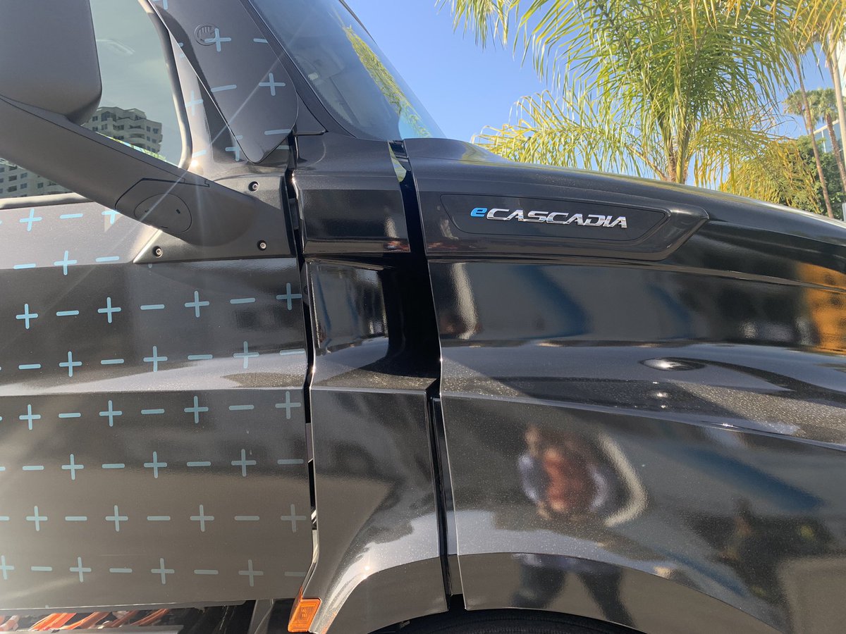 Well done 👍🏼 <a href="/DaimlerTruckNA/">Daimler Truck NA</a> represent’n the #pacnw #ElectricVehicle #freight #Actexpo2022 #testdrive <a href="/BVSII/">Black & Veatch SII</a> <a href="/Black_Veatch/">Black_Veatch</a> #cleantransportation