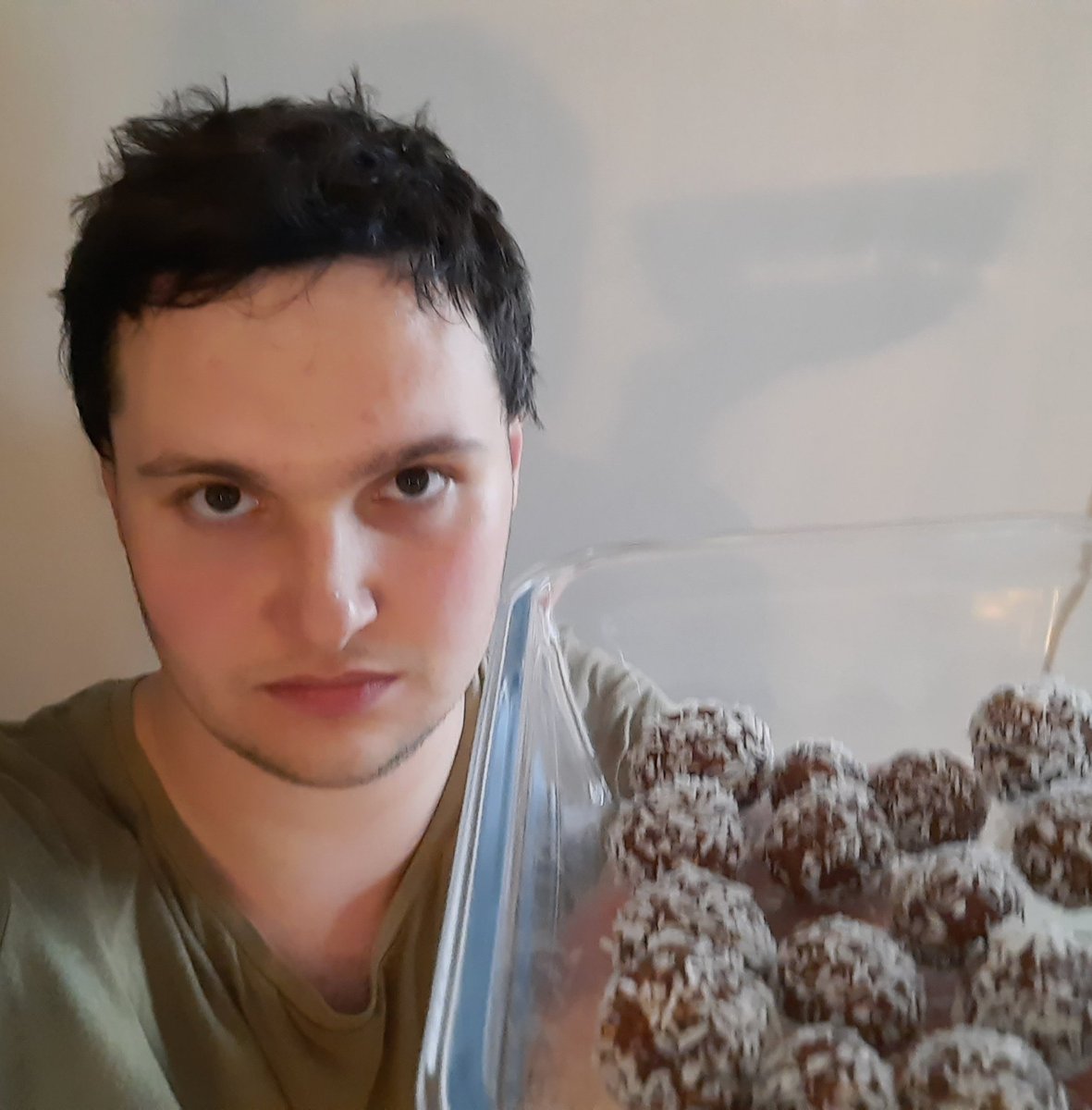 Today it's the #chocolateballday. And I have made #chocolateballs

#chokladbollar #czekoladowekulki #chokladbollensdag #dzieńczekoladowejkulki #chocolate #choklad #czekolada #sweden #sverige #szwecja #skåne #wednesday #onsdag #środa #may #maj #spring #vår #wiosna