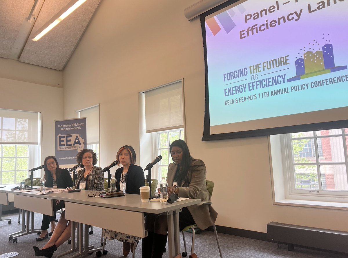 The_EEAlliance's tweet photo. Questions from the audience for our NJ panel, featuring reps from @NJNaturalGas, @NJBPU, @PSEGdelivers, @GovMurphy's office, and Energy Infrastructure Partners: how can states help utilities coordinate and direct customers to the right programs? #FF4EE https://t.co/HRoiv9bWqM