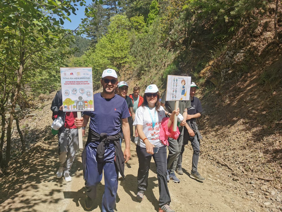 TC_ivrindi's tweet photo. İlçe Sağlık Müdürlüğü ve Gençlik ve Spor Müdürlüğü tarafından düzenlenen Gençlik Ve Doğa Yürüyüşü etkinliği Sayın Kaymakamımız Mevlana Kürkcü, Belediye Başkanımız Sayın Yusuf Cengiz,Daire Amirlerimiz, Personellerimiz ve Öğrencilerimizin katılımıyla Haydar Mahallesinde gerçekleşti https://t.co/6xa7VDbKaN