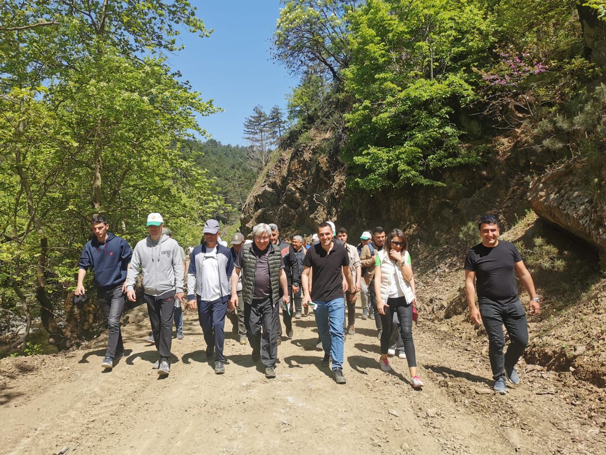 TC_ivrindi's tweet photo. İlçe Sağlık Müdürlüğü ve Gençlik ve Spor Müdürlüğü tarafından düzenlenen Gençlik Ve Doğa Yürüyüşü etkinliği Sayın Kaymakamımız Mevlana Kürkcü, Belediye Başkanımız Sayın Yusuf Cengiz,Daire Amirlerimiz, Personellerimiz ve Öğrencilerimizin katılımıyla Haydar Mahallesinde gerçekleşti https://t.co/6xa7VDbKaN