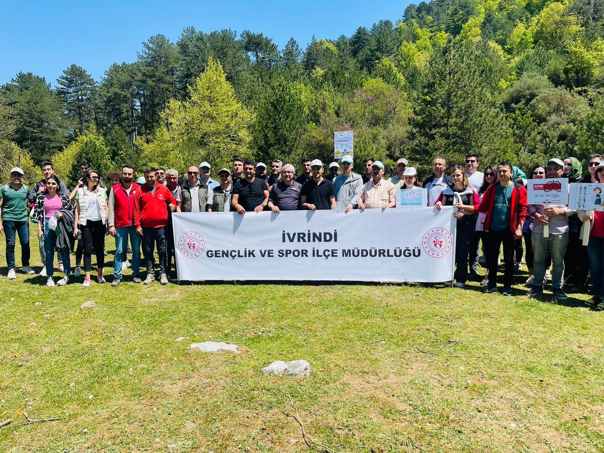 TC_ivrindi's tweet photo. İlçe Sağlık Müdürlüğü ve Gençlik ve Spor Müdürlüğü tarafından düzenlenen Gençlik Ve Doğa Yürüyüşü etkinliği Sayın Kaymakamımız Mevlana Kürkcü, Belediye Başkanımız Sayın Yusuf Cengiz,Daire Amirlerimiz, Personellerimiz ve Öğrencilerimizin katılımıyla Haydar Mahallesinde gerçekleşti https://t.co/6xa7VDbKaN