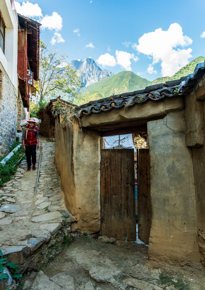 dmlphotoworx's tweet photo. Shitoucheng stone city.
.
#baoshanstonecity #shitoucheng #naxi #naxivillage #baoshan #wuhu #lijiang #yangtzeriver #yunnan #china #travel #travelphotography https://t.co/ElTEmag3tE