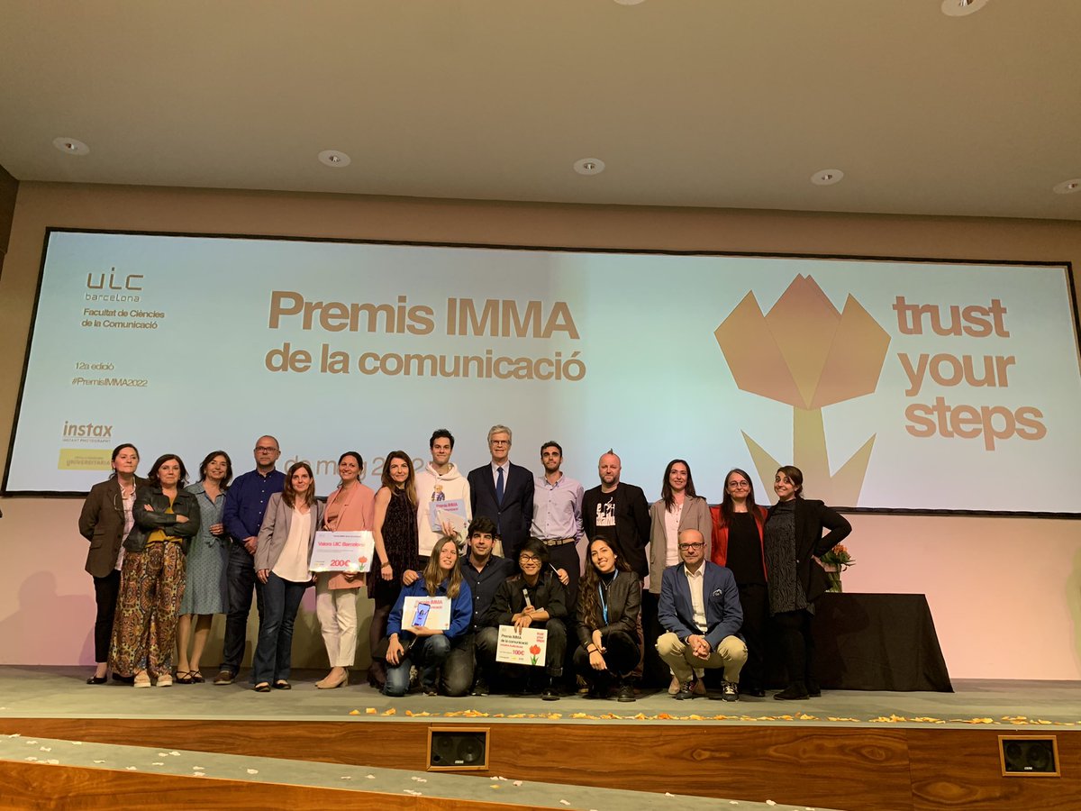 uic_comunicacio's tweet photo. El camí acaba amb aquesta foto de grup amb tots els guanyadors. Enhorabona a tots i a totes! Tot esforç té la seva recompensa! #PremisIMMA2022 🌷 #TrustYourSteps https://t.co/3RJgUEfKVq