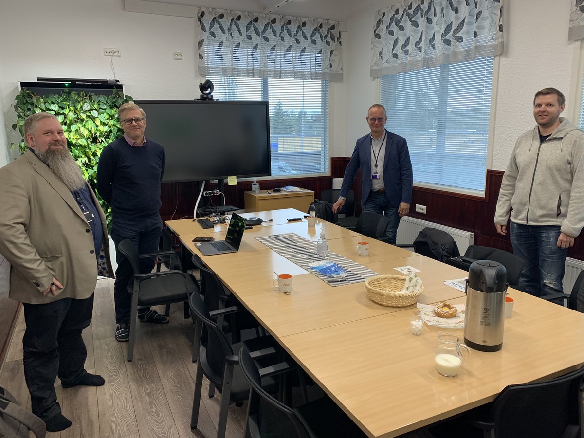 AnttiPeltola_'s tweet photo. Ari-Pekka Anttila ja Jussi Savolainen poikkesivat Akaassa. Kävimme läpi TAMK:n ja kaupungin välisiä yhteistyömahdollisuuksia. Hyvältä vaikuttaa👍  #Akaa @TAMK_UAS #Pirkanmaa https://t.co/J7wWn2o0Dl