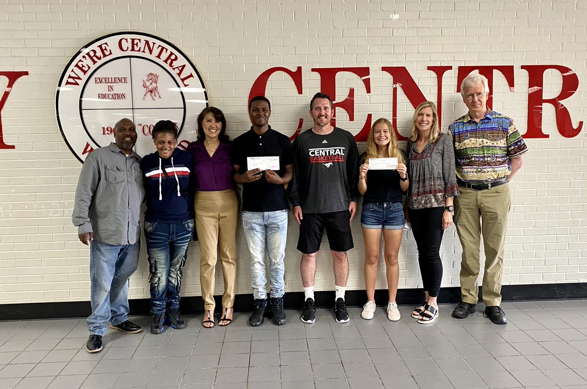 pccoltshoops's tweet photo. Today Cindy &amp; Ralf Wessel presented Christian Pollard &amp; Sophie Bain with the Tyler Wessel Memorial Scholarships. Christian and Sophie are 2 student-athletes who embody all that is good with high school sports and PCH! https://t.co/8xxyqPOK1D