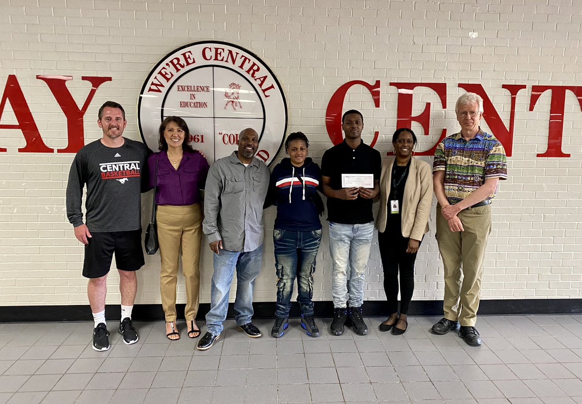pccoltshoops's tweet photo. Today Cindy &amp; Ralf Wessel presented Christian Pollard &amp; Sophie Bain with the Tyler Wessel Memorial Scholarships. Christian and Sophie are 2 student-athletes who embody all that is good with high school sports and PCH! https://t.co/8xxyqPOK1D