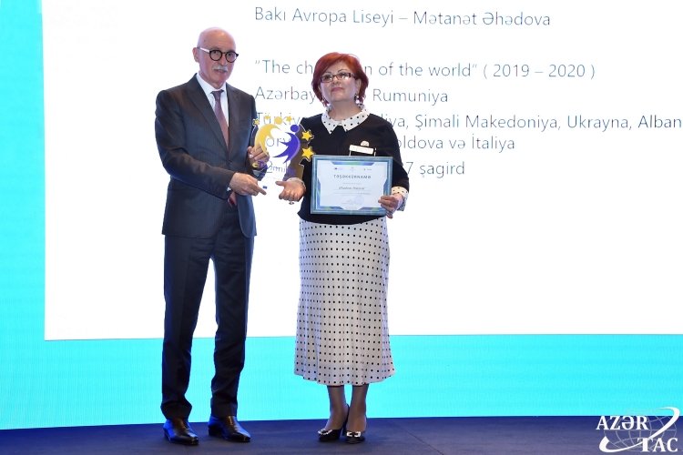 GunayQurbanov16's tweet photo. Mayın 11-də “#eTwinningPlus” layihəsi çərçivəsində #Avropa #Mükafatı qazanmış müəllimlər və “My Big İdea” müsabiqəsində qalib olmuş şagirdlər üçün mükafatlandırma mərasimi keçirilib. https://t.co/T55Txr2IWf