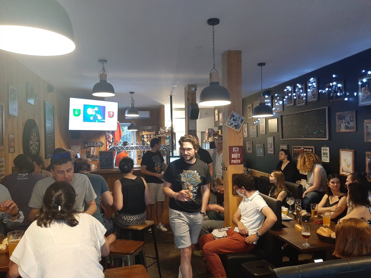 Rman212's tweet photo. Jour 3, au #RoosterAndBeer de #Toulouse  on va discuter douleur, drogue et caca 🦄 Opïodes vs Transfert Fécal, la battle de la gestion de la douleur! #PintOfScience2022 @pintofscienceFR https://t.co/5ZNlrywAxH