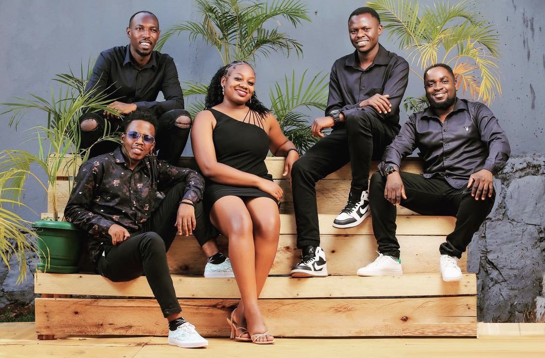 Let’s follow <a href="/VannyAndTheBand/">Vanessa And The Band</a> guys tukole 100 followers 🙏🏽 if you live band music 🎶