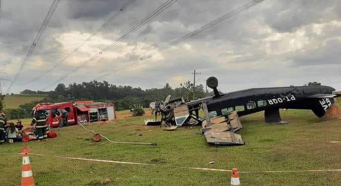 PImprensa's tweet photo. Mais um acidente no Centro nacional de paraquedismo em Boituva. Duas vítimas. #samuelmarquesss #boituva #paraquedismo #aviao #queda #mortes #itapevi https://t.co/h1Ydc9jl3E