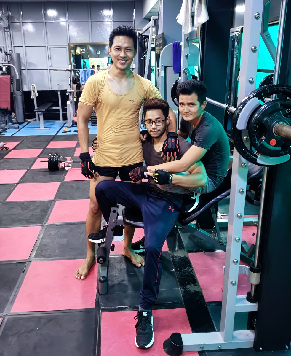 RFast14's tweet photo. With my friends at gym 🏋️‍♂️ https://t.co/YQ2Hac0ZHm