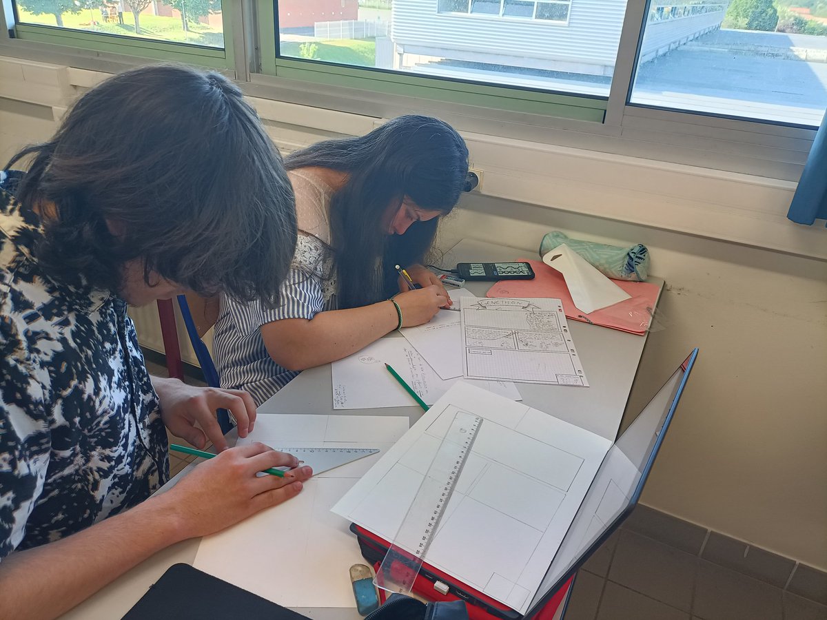 ValerieFerreras's tweet photo. Quand le labo se transforme en atelier de dessin ! Les #1STL du @Lyceelegarros se lancent dans la création d'une BD de vulgarisation scientifique guidés par un illustrateur @GhadiGhosn. Une belle conclusion du projet sur les maladies génétiques : Synthèse et créativité ! Merci ! https://t.co/rZ6k9I3Fpk