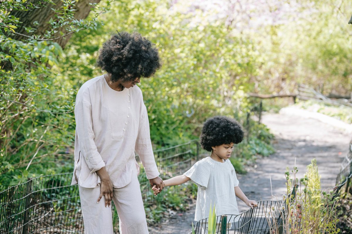 Do you see any animals or bugs when you're out &amp; about? Take a moment to observe. Ask your LO where they might be going. Chat about it. You're encouraging your child's curiosity about the world as well as developing scientific skills.