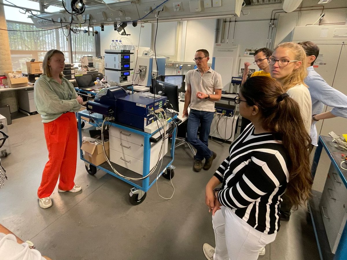 LabShevchenko's tweet photo. Which trolley would you choose - with @Spectroswiss Booster or with cookies? #DresdenLipidSchool made a very clear choice: cookies can wait - #lipidomics not! UltraHiRes shotgun data acquisition on OrbitrapHF guided by @kai_schuhmann 
@digsbb @epilipidnet @mpicbg https://t.co/423MUnmdMA