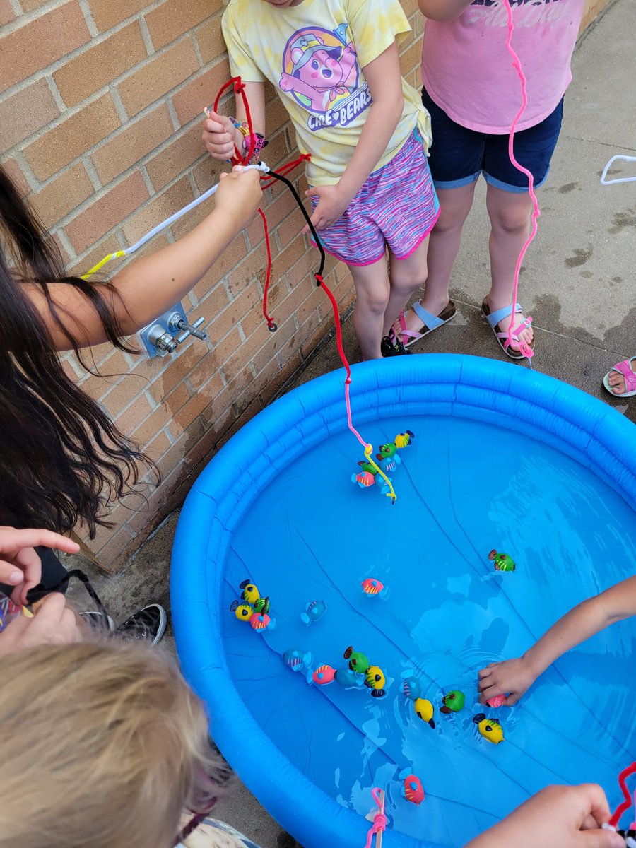 MissGoodwin2G's tweet photo. 1st graders designed fishing poles and tried magnetic fishing this morning!  @jconrad1980 @CampInvention #washpride https://t.co/A1t8mtJwhp