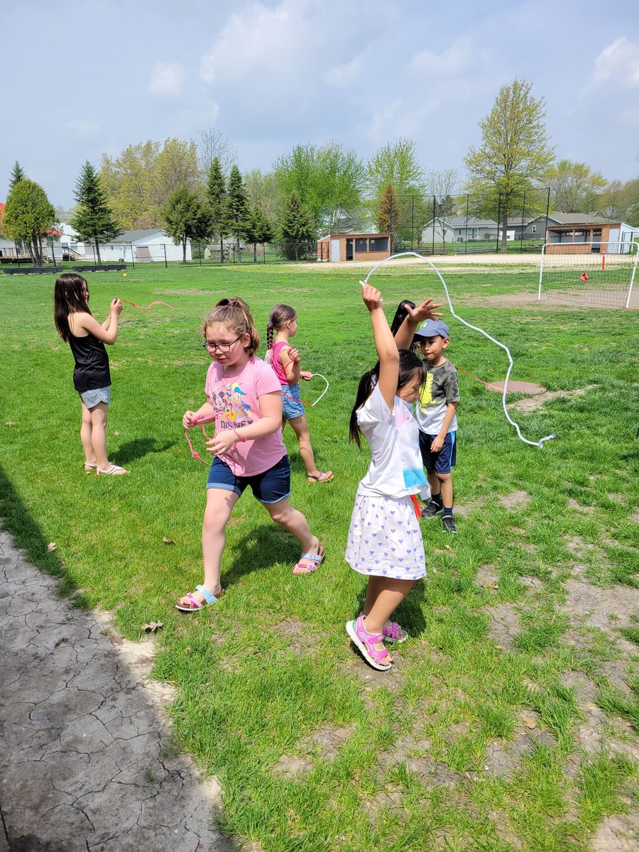 MissGoodwin2G's tweet photo. 1st graders designed fishing poles and tried magnetic fishing this morning!  @jconrad1980 @CampInvention #washpride https://t.co/A1t8mtJwhp