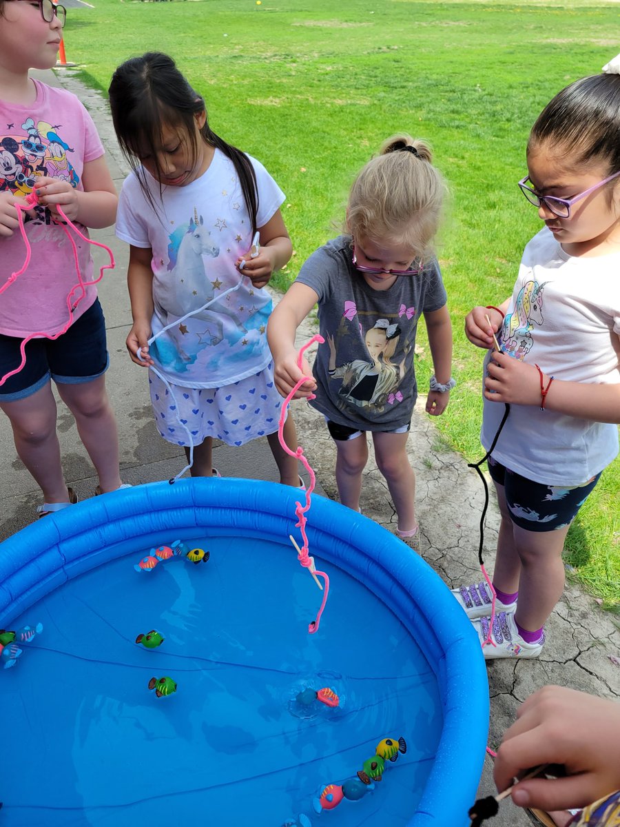MissGoodwin2G's tweet photo. 1st graders designed fishing poles and tried magnetic fishing this morning!  @jconrad1980 @CampInvention #washpride https://t.co/A1t8mtJwhp