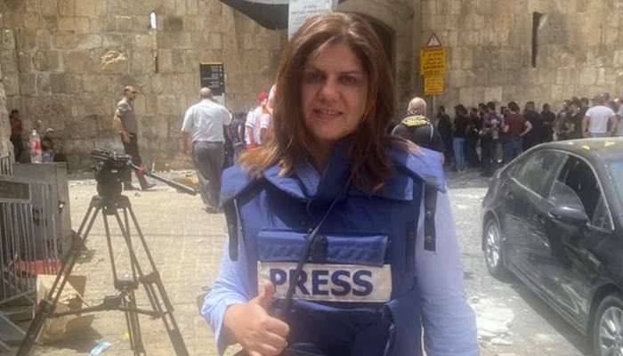 Yanboechat's tweet photo. O assassinato de Shireen Abu Aklleh é o assassinato de todos nós. Israel desrespeita nossa profissão de forma tão aviltante que não se estranha que inspire gente como Bolsonaro, Trump ou Putin no trato com a imprensa. Somos todos Shireen hoje. Morremos todos um pouco hoje https://t.co/DmDwDGYyUe