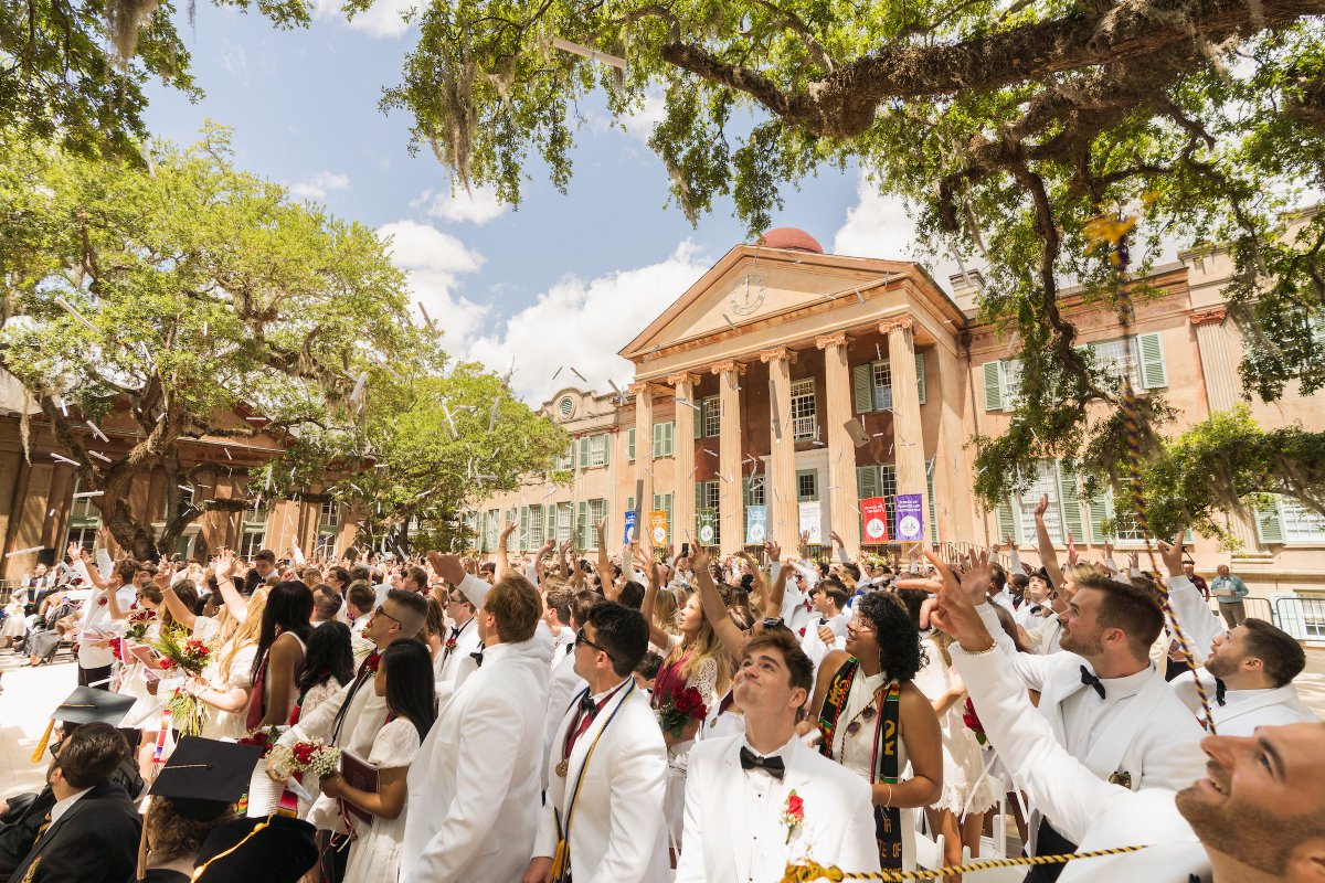 CofC's tweet photo. Name a more beautiful commencement...we'll wait. ๐น
#collegeofcharleston #cofc #cofcgrad https://t.co/e3x1odWgZD