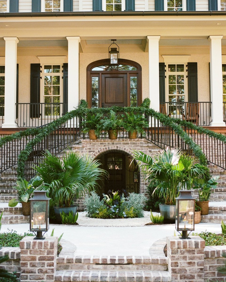 TrishBeckEvents's tweet photo. Ask anyone, I am obsessed with this home.😍 

Here’s why: This incredible family has three daughters, and I have had the honor of designing &amp; coordinating ALL THREE of their weddings. The third one is coming up this weekend, and I’m feeling all of the feelings about it😭. https://t.co/GueqK8HPtG
