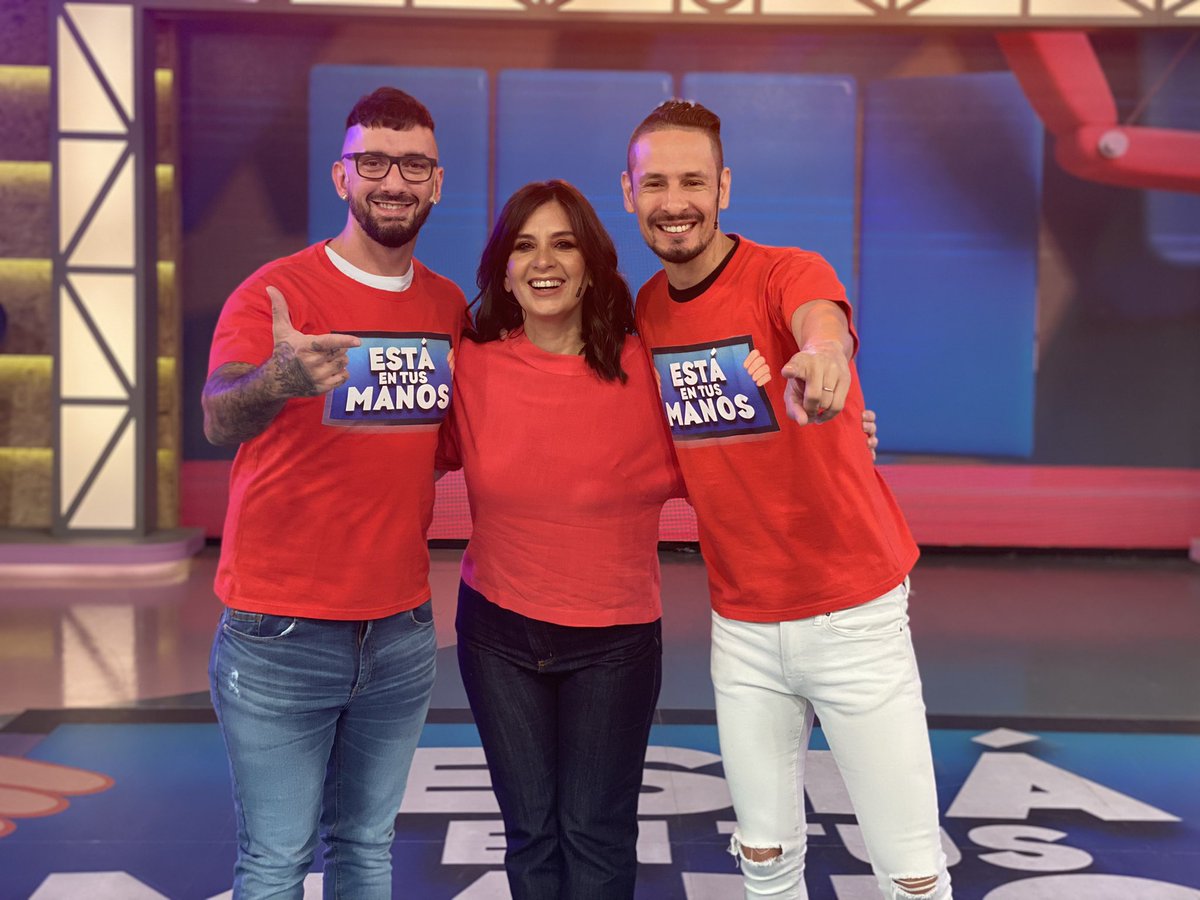 RTapari's tweet photo. YA ESTAMOS!!!
🔹Con mi amigo @romaneloriginal vamos jugar y reír con @edithhermida en @canal9oficial . "Está en tus manos", Conéctate!!!
.
@sfproduccion
.
#tv #tvargentina #tvargentina🇦🇷 #estaentusmanos #prensa #juegos #rodrigotapari #roman #romaneloriginal #tapariband https://t.co/t6GihG1Gt3