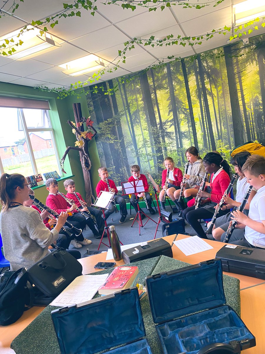 MrsP_OLOS's tweet photo. Sycamore Class have made so much progress in their clarinet lessons and have enjoyed working with Mrs Miles today in our lovely new library! @DonMusEdHub @olos_armthorpe #welovemusic #playlist @Cornerstonesedu https://t.co/h2dSDDAcRt
