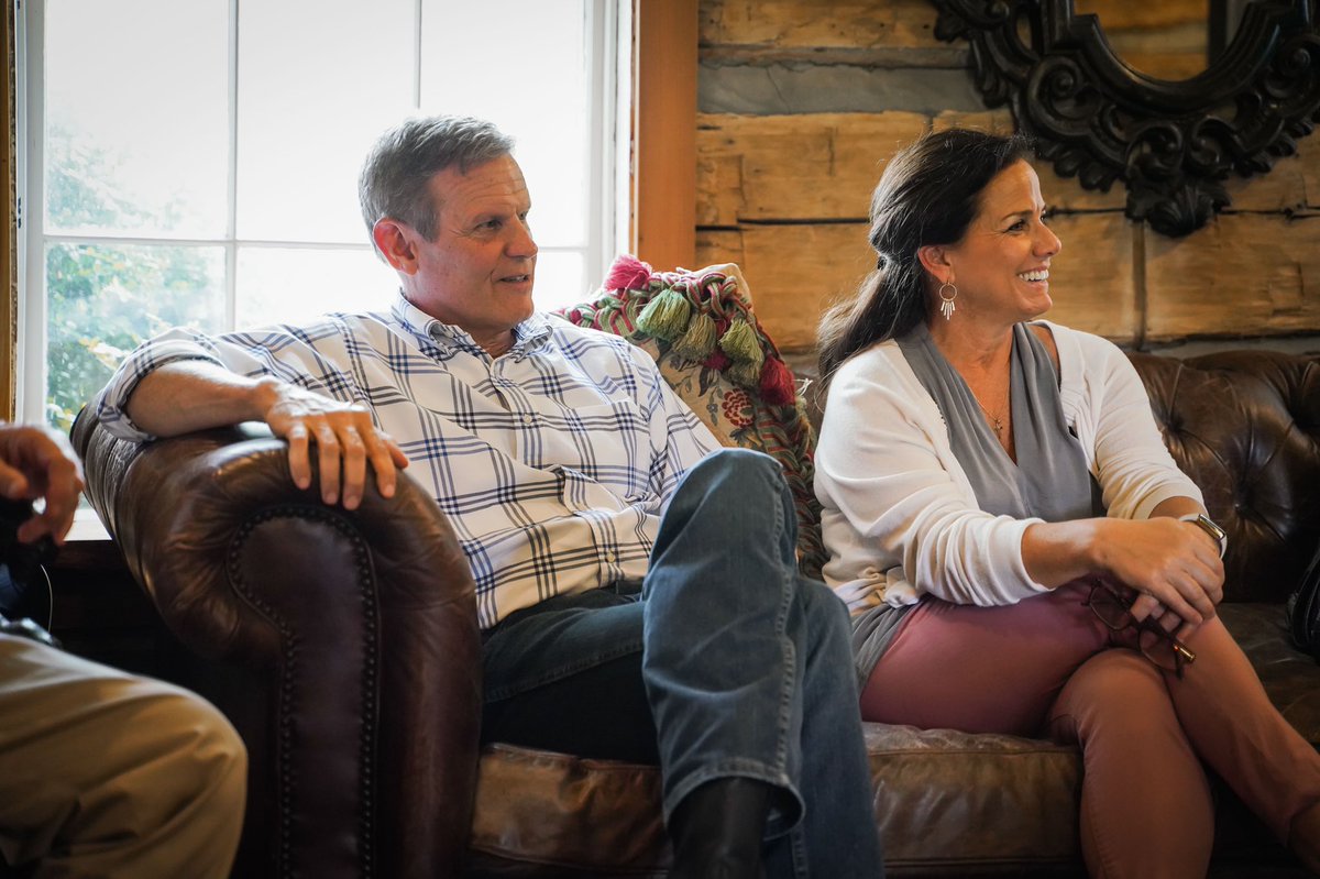GovBillLee's tweet photo. Each of our 95 counties hold a unique place that shaped TN's music legacy — including #storytellershideawayfarm in Hickman County. Enjoyed visiting the former farm of Johnny Cash & encourage Tennesseans to plan a visit to Bon Aqua. https://t.co/6TJfyOU99s