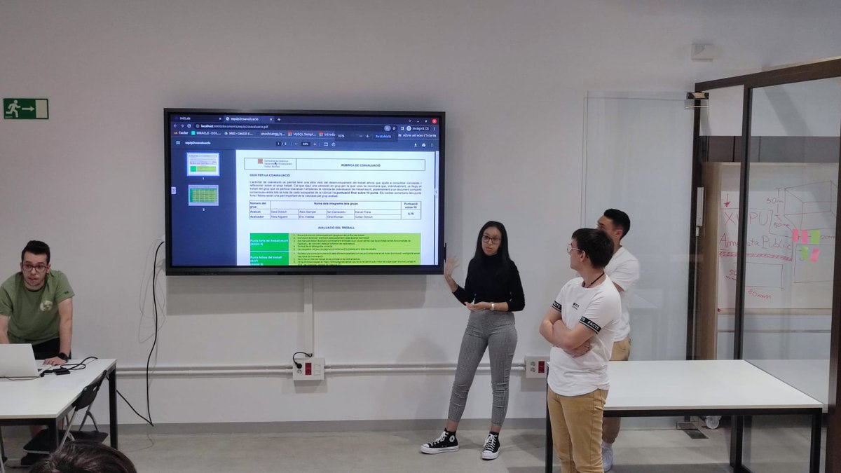 carlesanyo's tweet photo. Avui al @DeFablab presentació final del projecte Initlab, desenvolupat per l'alumnat de 2n del CFGS de Desenvolupament d'aplicacions web per impulsar la creació i el prototipatge col·laboratiu. #projectesreals #clientsreals #solucionsreals #aprenentagesignificatiu https://t.co/WCvkY9VXPM