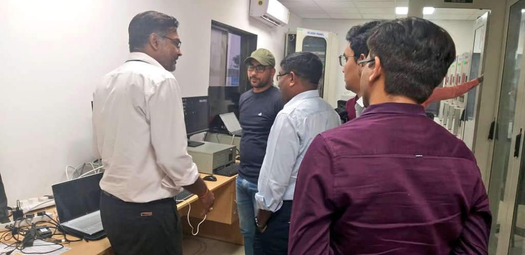 આજ ગારિયાધાર તાલકાના ભંડારીયા ગામ ખાતે આવેલ સોલાર પાવર પ્લાન્ટના જુદા જુદા યુનિટની મુલાકત લઈ સમગ્ર પ્રોસેસનું નિરીક્ષણ કરેલ.
<a href="/CMOGuj/">CMO Gujarat</a> <a href="/pkumarias/">Pankaj Kumar</a> <a href="/revenuegujarat/">Revenue Dep. Gujarat</a>