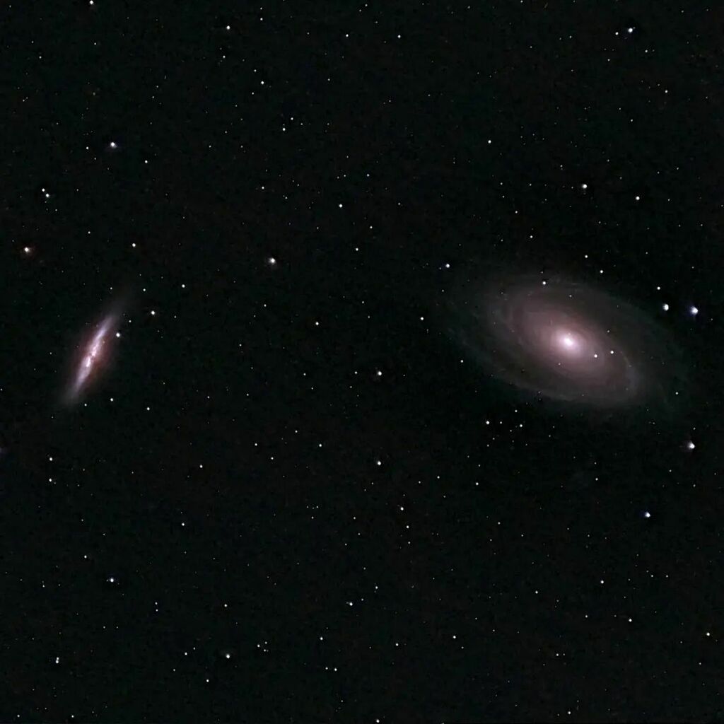 DuteNait's tweet photo. M81 &amp; M82

Bode's and Cigar Galaxy
Just 12 million Lightyears, pack a picknick and aim near the head of the big bear in the sky.

Oder: Stell dir vor der Große (Einkauf-)Wagen am Himmel würde ausgeschüttet und jetzt schmeißt es die Galaxien heraus, dort … https://t.co/8umuhVaw0V https://t.co/xuja2Bu8hk
